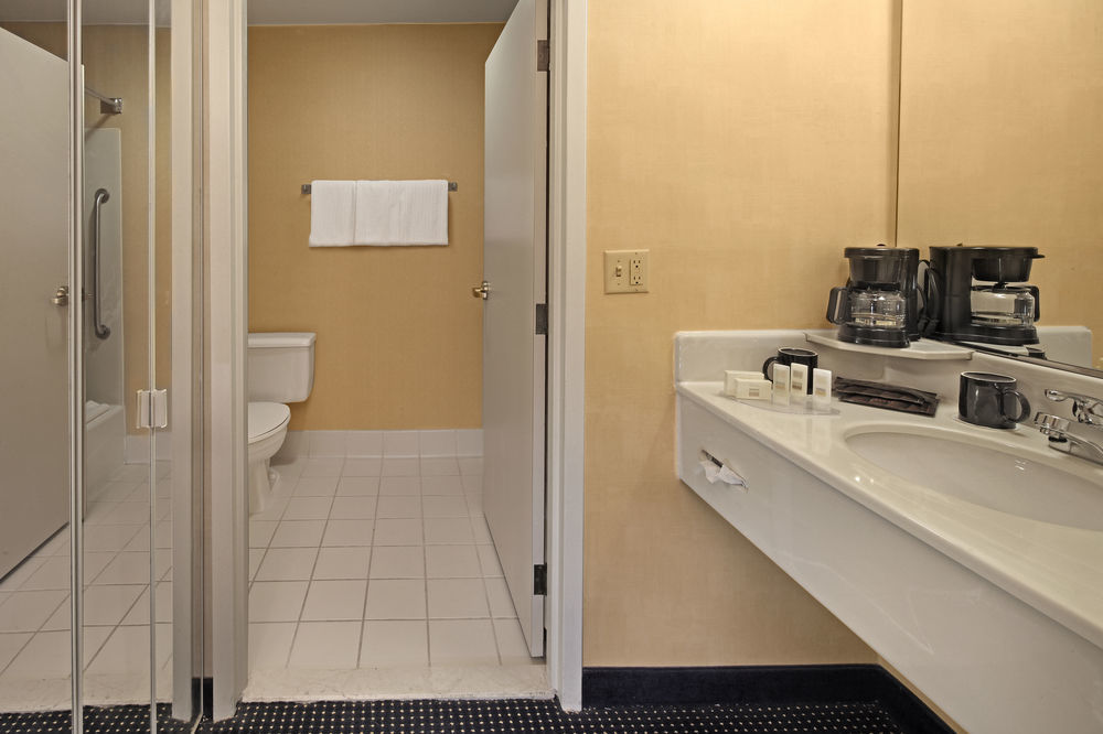 Courtyard By Marriott Norwich Hotel Bilik gambar